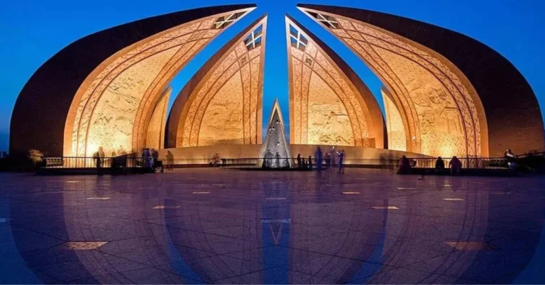 Picture of Pakistan Monument.